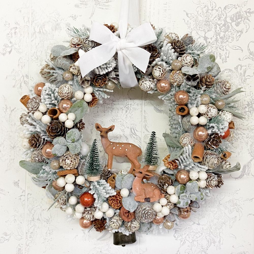 Coronita Craciun in nuante natur cu gri cu figurine căprioare