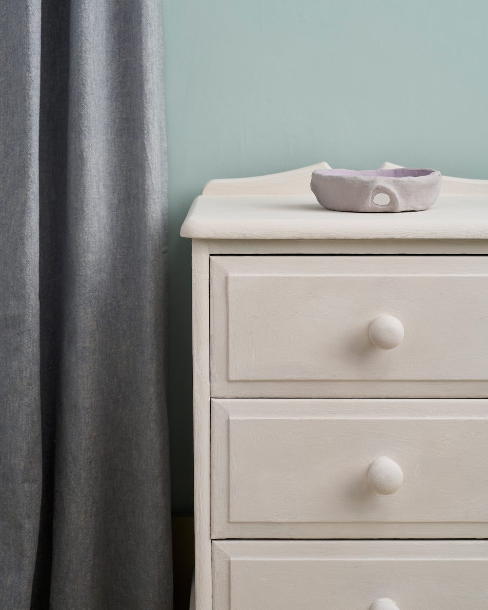 Annie Sloan chalk paint rococo white vopsea pentru mobila