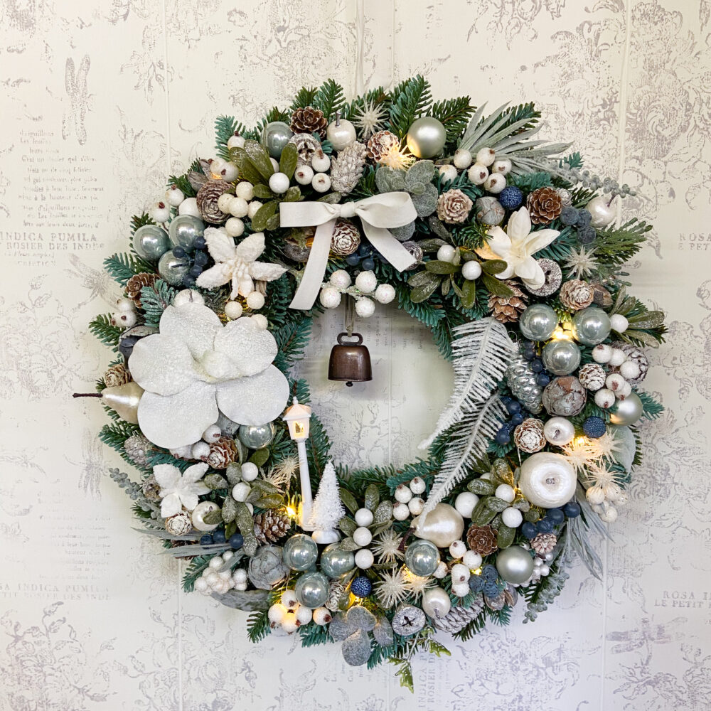 coroniță Crăciun cu luminițe 40 cm brad artificial decor alb si albastru deschis