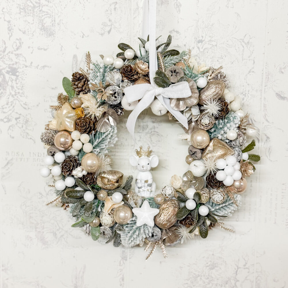 coroniță de Crăciun cu șoricel in nuanțe aurii si alb făcut manual