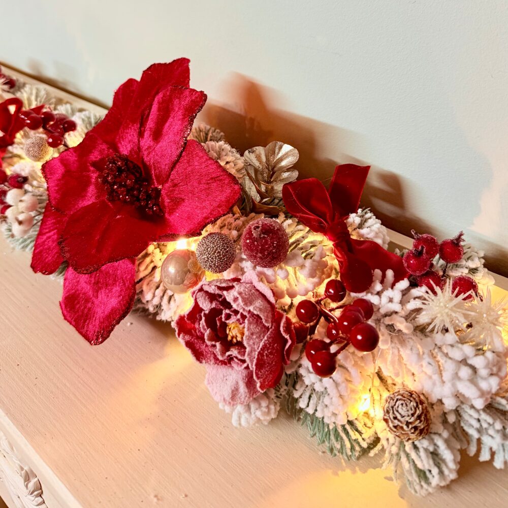 ghirlanda Crăciun cu craciunita roșu cu luminițe led