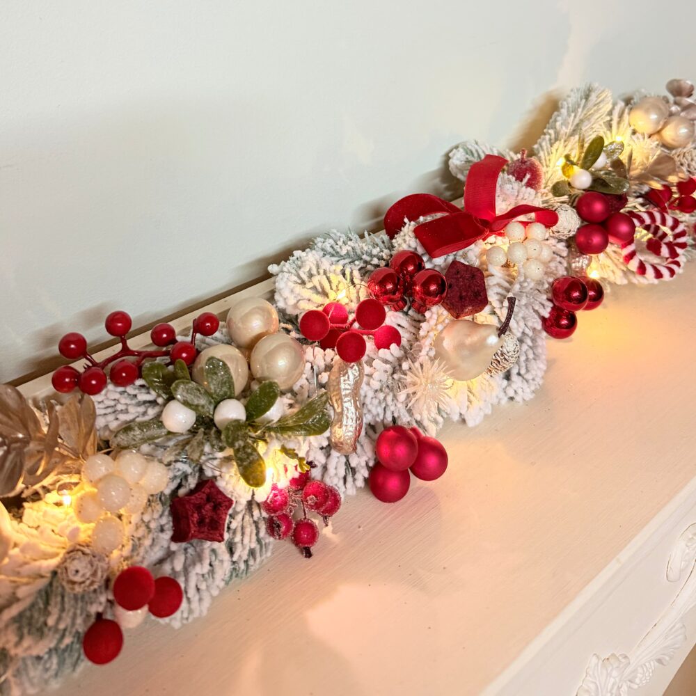 ghirlanda pentru masa sau șemineu in nuanțe roșu