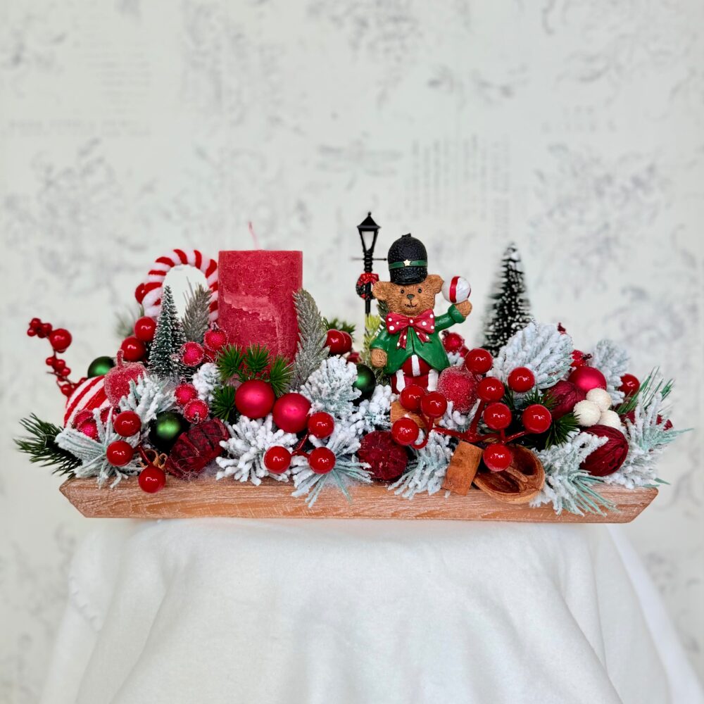 Aranjament de Crăciun in ton de roșu cu ursuleț