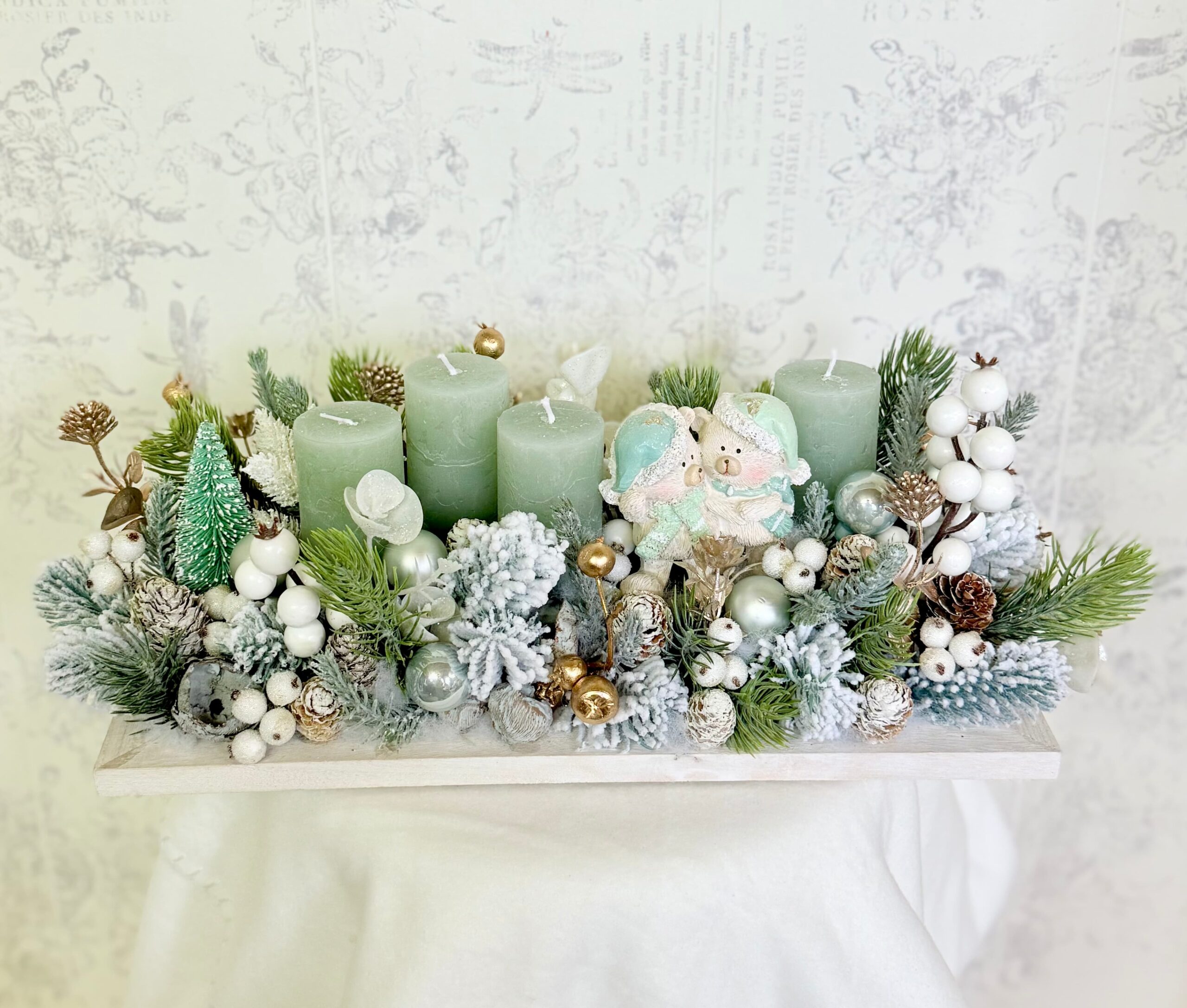 aranjament de Crăciun in verde menta cu ursi