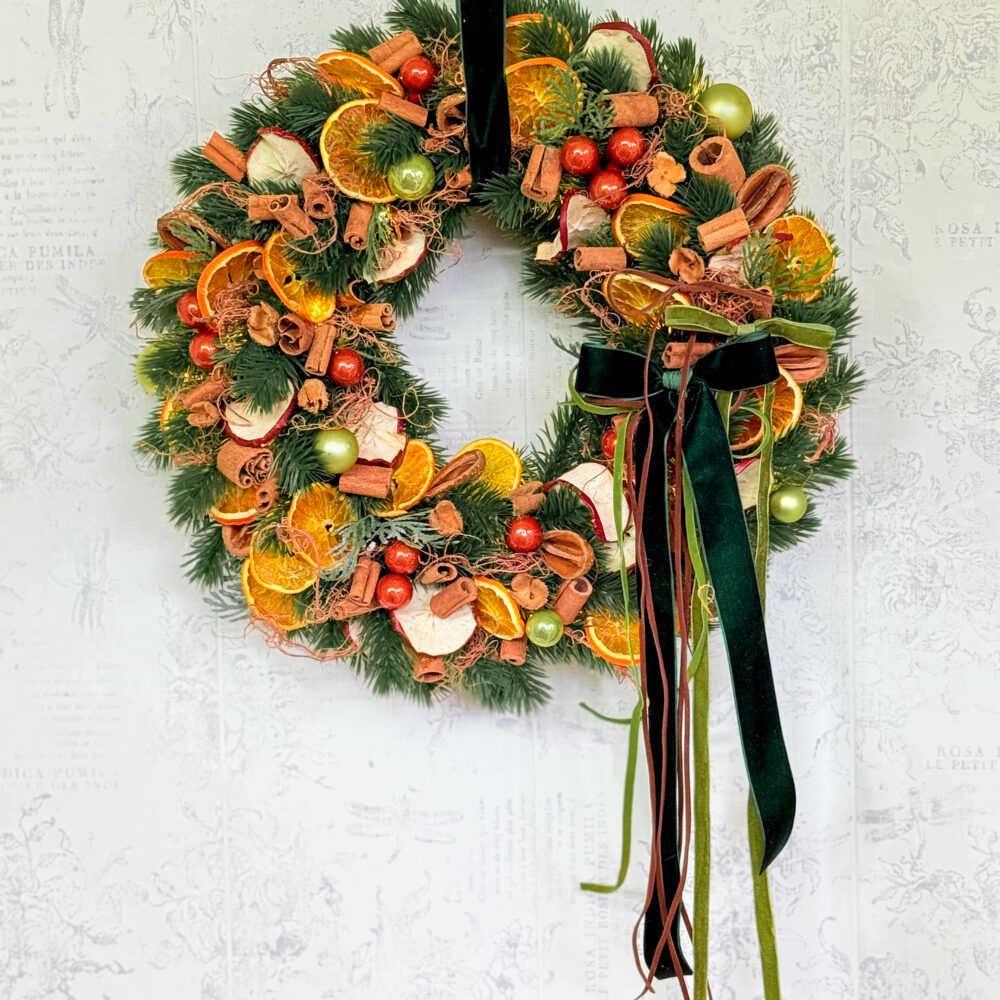 coroniță de Crăciun cu lumini led, scorțișoară si portocala