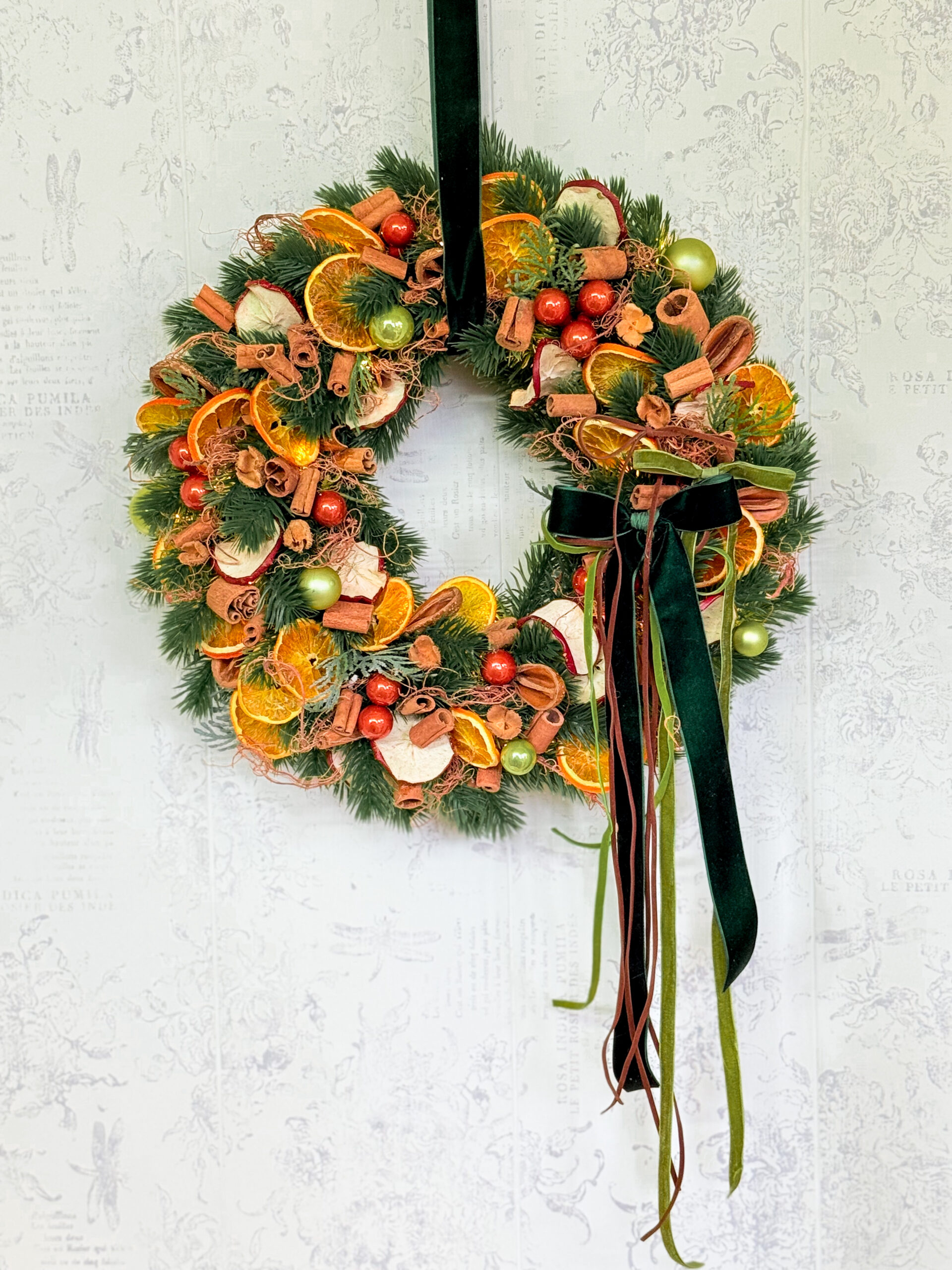 coroniță de Crăciun cu lumini led, scorțișoară si portocala