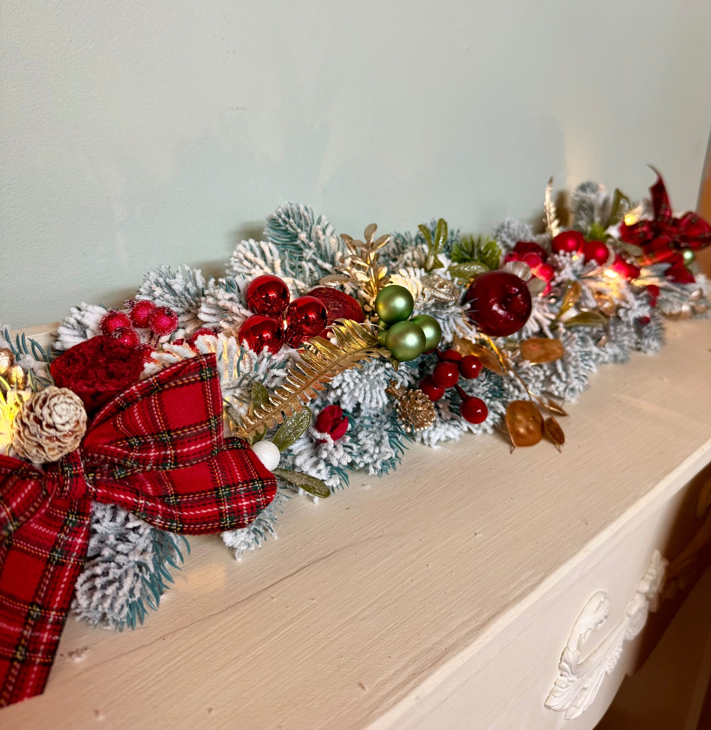 ghirlanda pentru Crăciun roșu cu verde