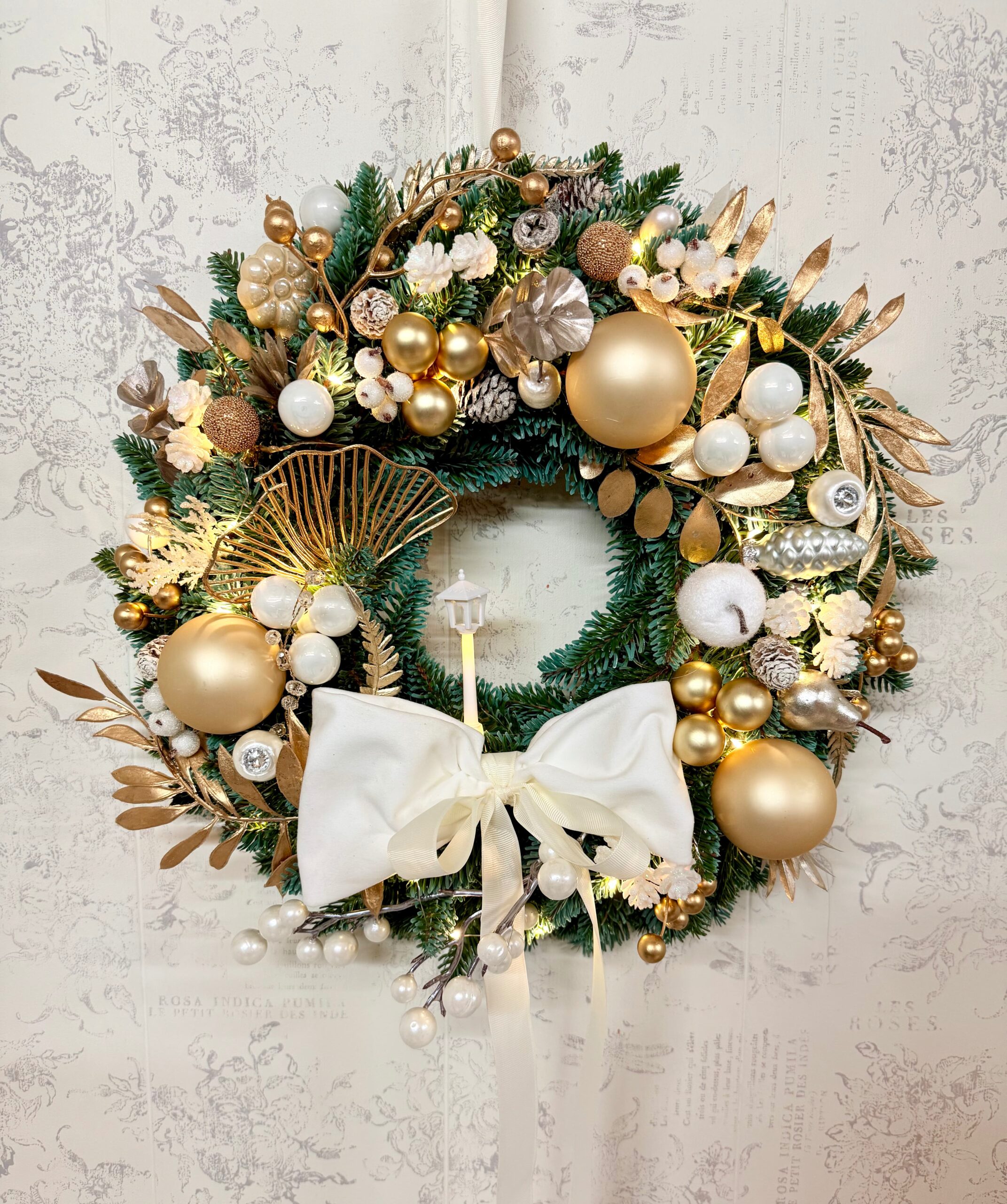 coroniță Crăciun cu led in nuanțe de auriu cu alb